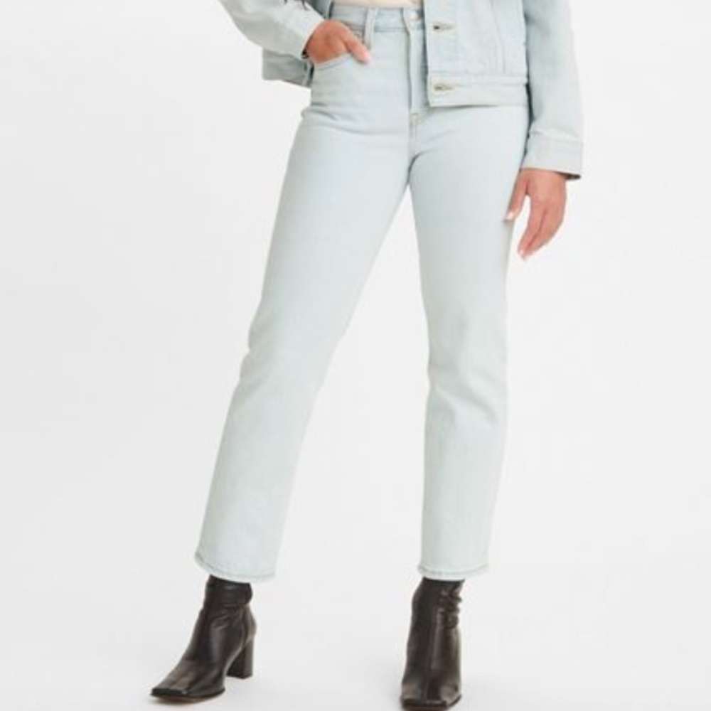 LEVIS WEDGIE STRAIGHT Light Wash / Think Outside the Box Size 26 x 26